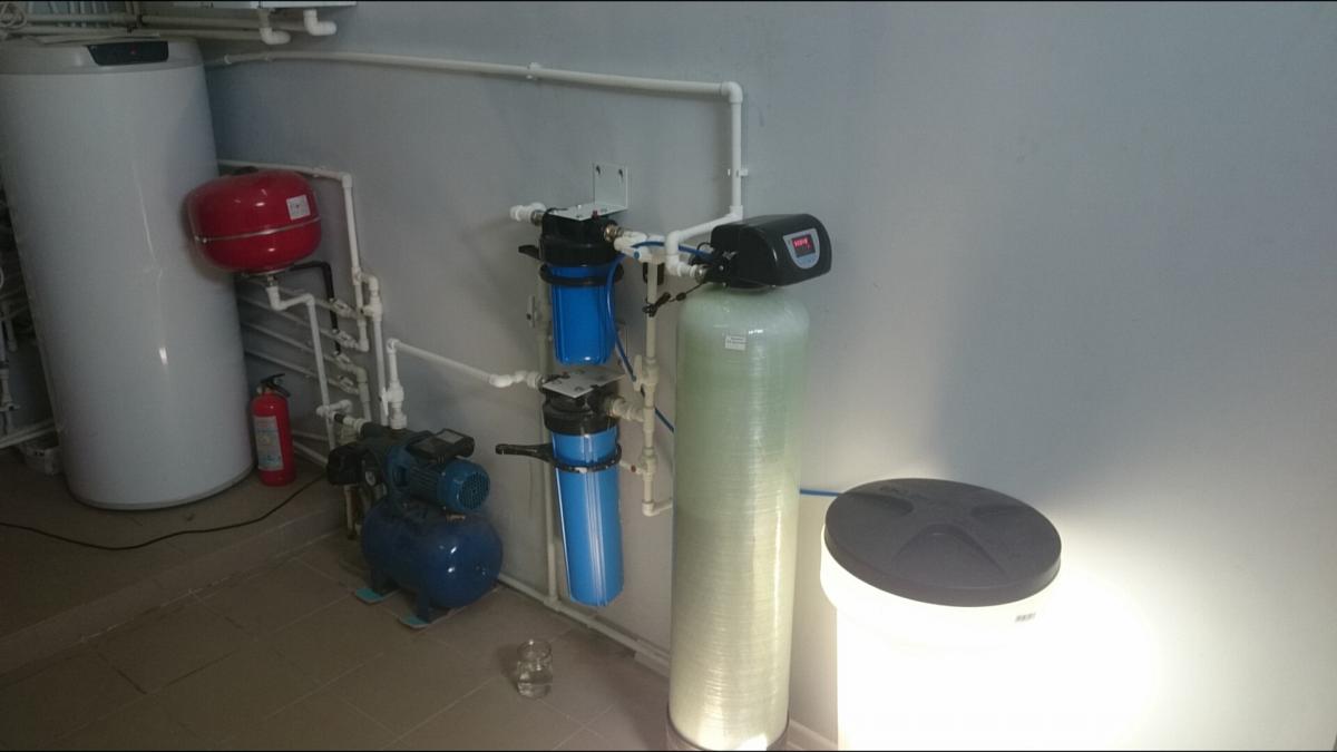 Напорная система аэрации воды с обезжелезивателем на объекте заказчика