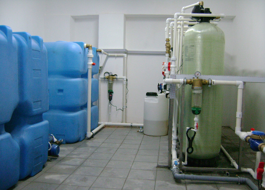 Бытовая станция обезжелезивания воды из скважины и другого источника